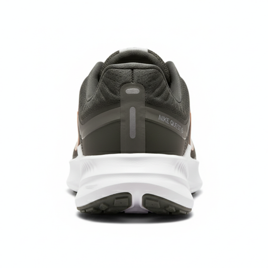 Nike Quest 5 - задна снимка